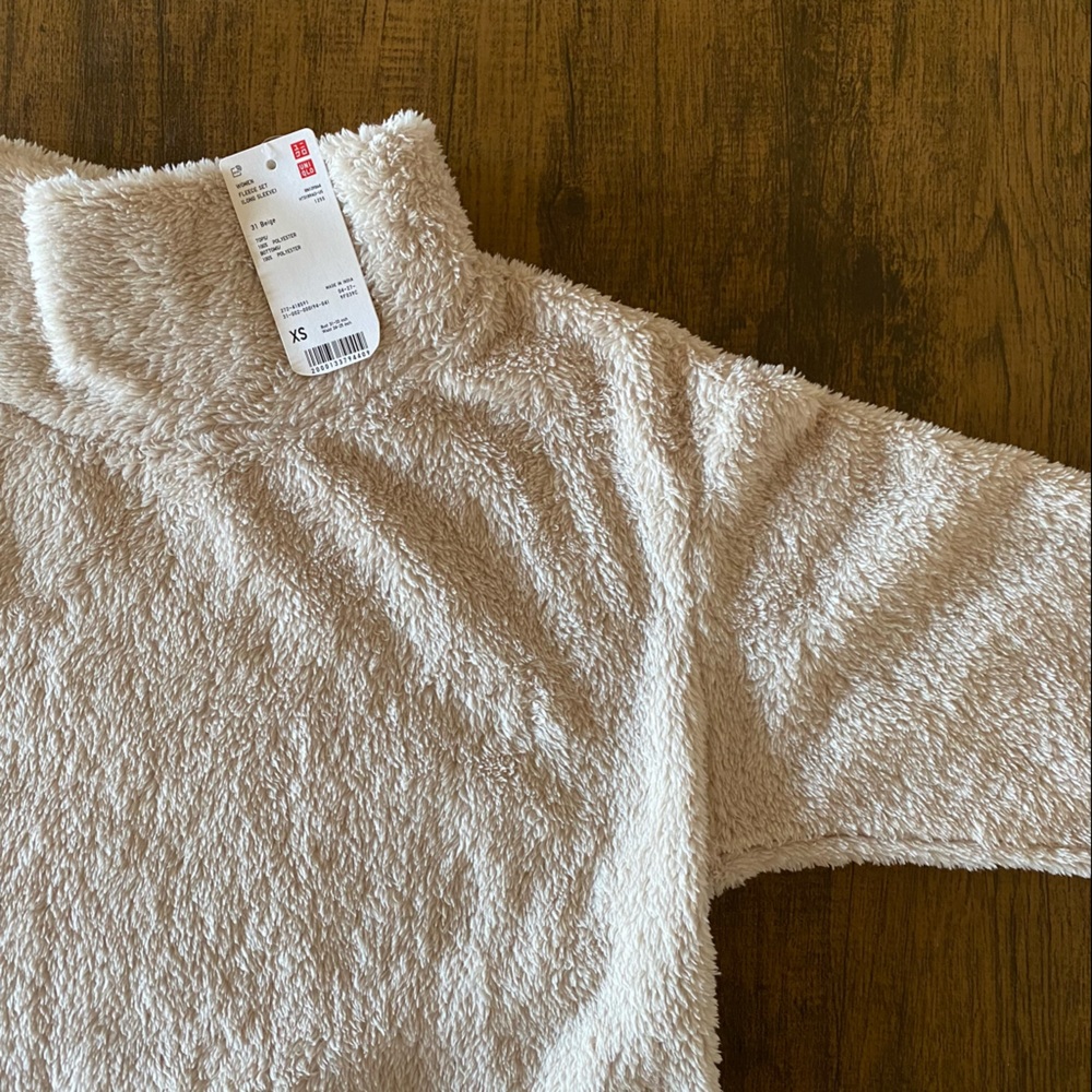 (NWT) Uniqlo Women’s Fleece Sweater
